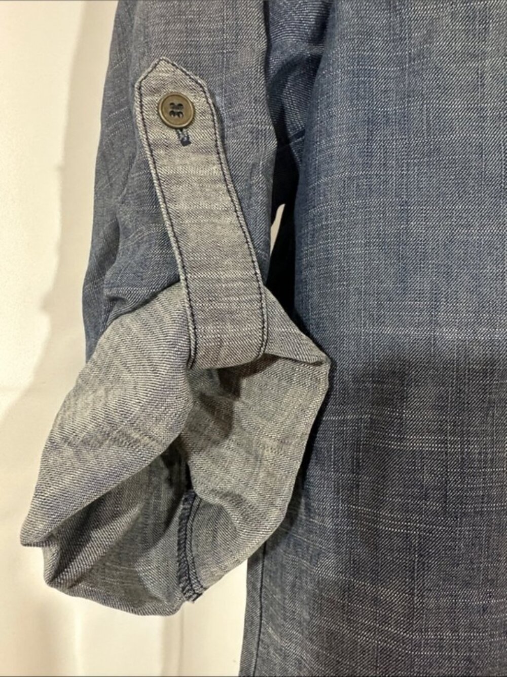Trina Turk Chambray Top Size M Lyocell Linen Frayed Hem Half Zip Blouse - Picture 7 of 9